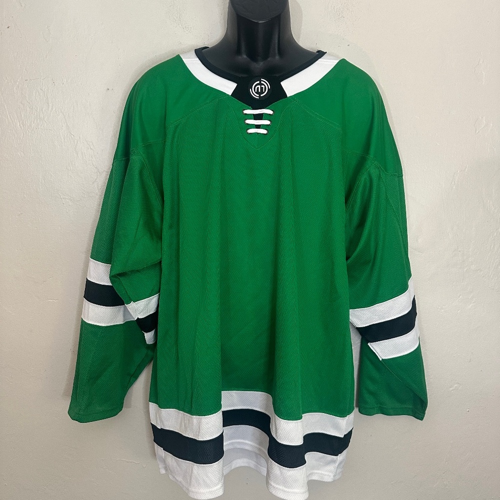 Hockey Jersey Prototype XL Gently worn 100% polyester Made by WinWave 26" armpit